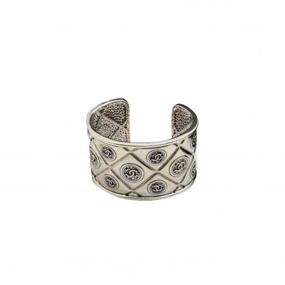 CHANEL CUFF BRACELET VICTOIRE DE CASTELLANE CHANEL CUFF BRACELET VICTOIRE DE CASTELLANE